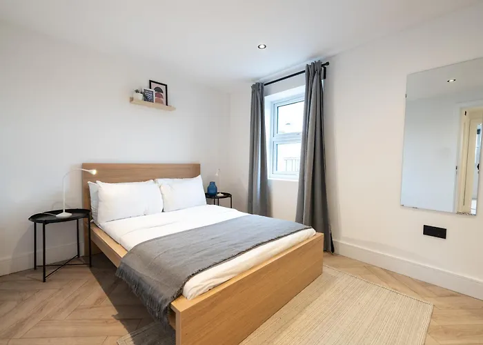 The Battersea Place - Charming 4Bdr Flat
