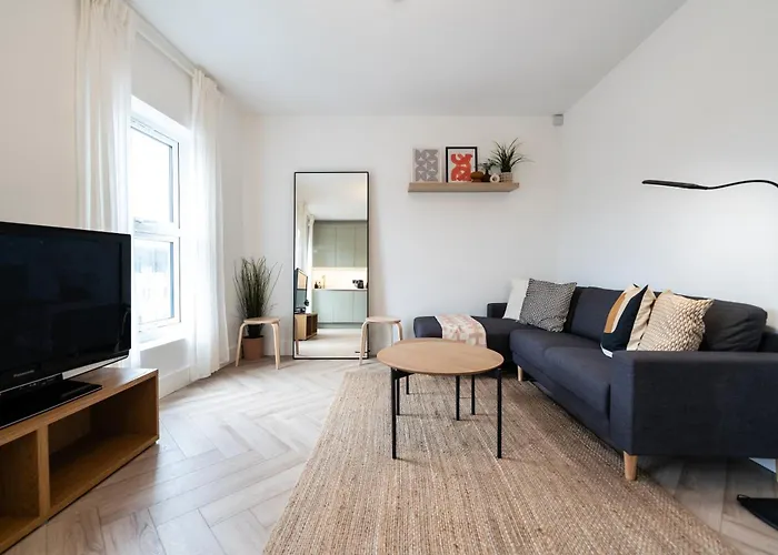 The Battersea Place - Charming 4Bdr Flat