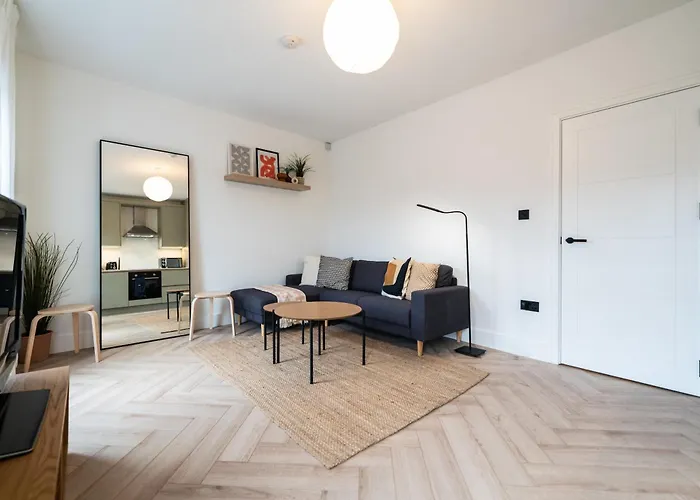 The Battersea Place - Charming 4Bdr Flat